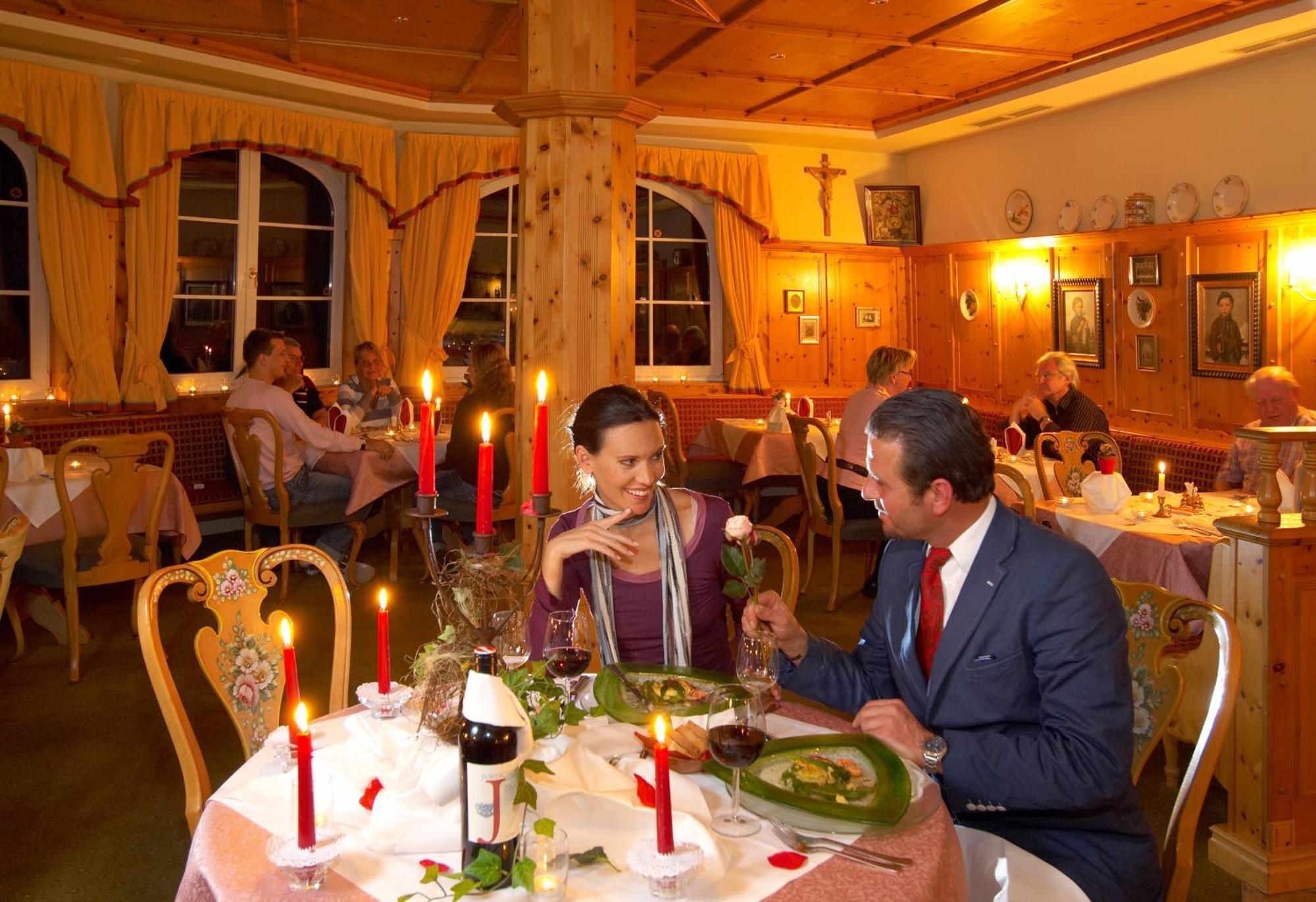 Wohlfuehlresort Und Feriengut Martinerhof Sankt Martin am Tennengebirge Bagian luar foto