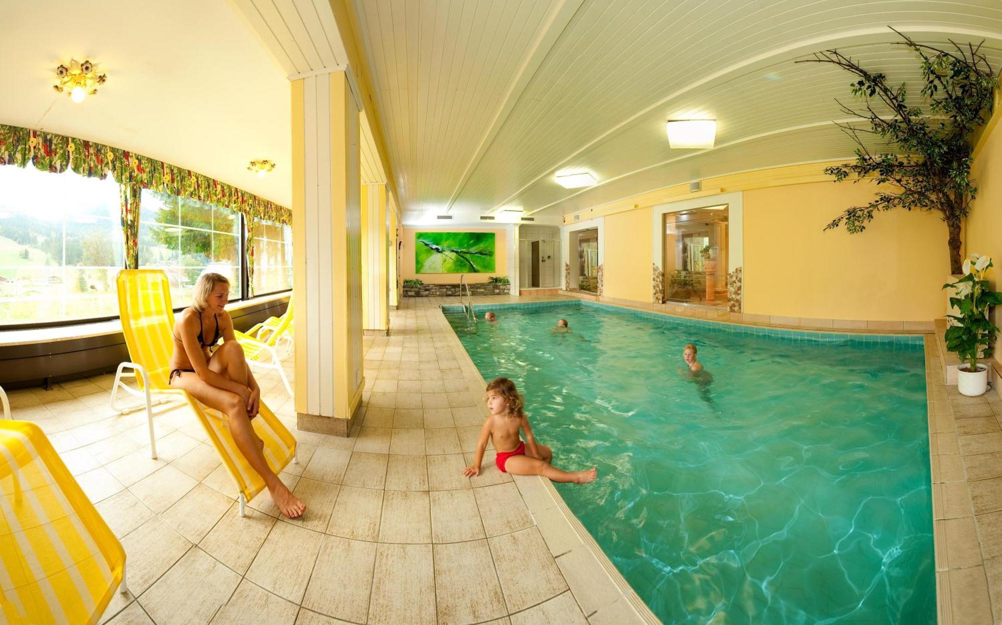 Wohlfuehlresort Und Feriengut Martinerhof Sankt Martin am Tennengebirge Bagian luar foto