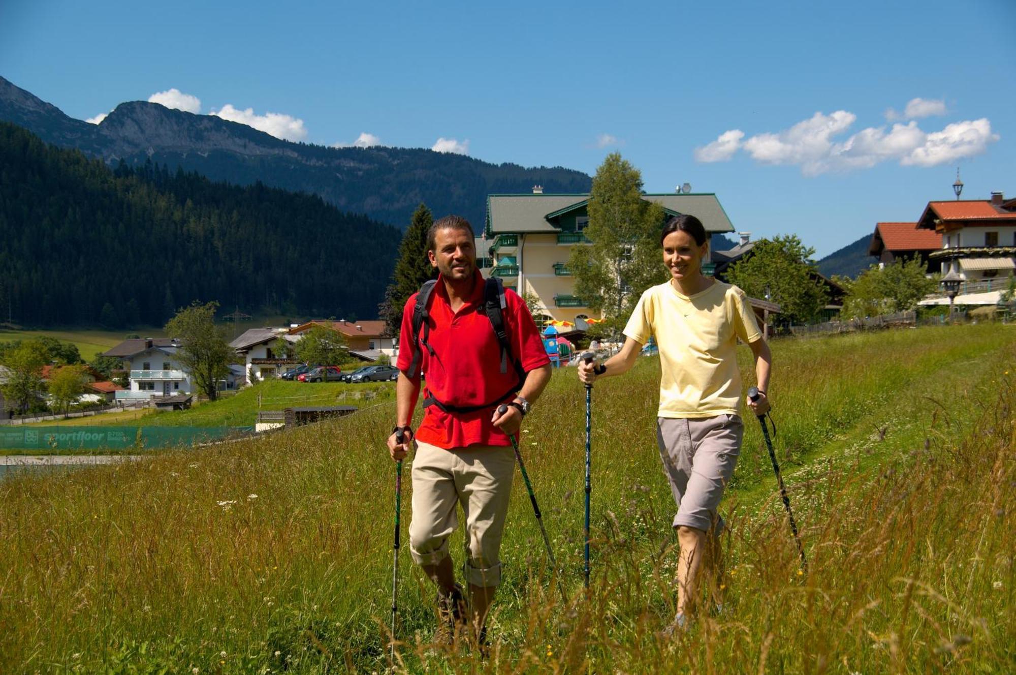 Wohlfuehlresort Und Feriengut Martinerhof Sankt Martin am Tennengebirge Bagian luar foto