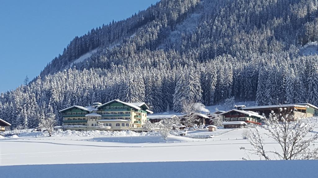Wohlfuehlresort Und Feriengut Martinerhof Sankt Martin am Tennengebirge Bagian luar foto