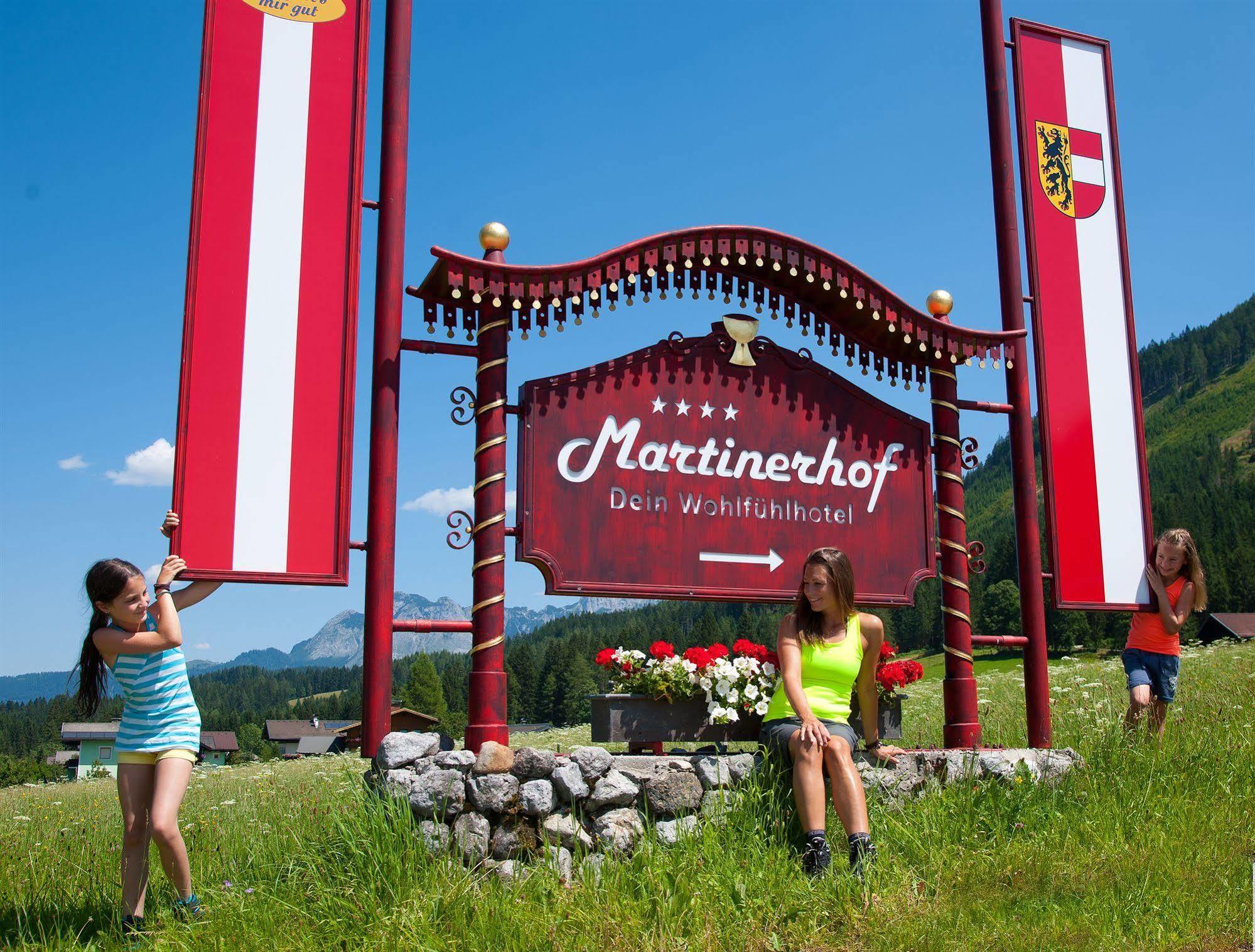 Wohlfuehlresort Und Feriengut Martinerhof Sankt Martin am Tennengebirge Bagian luar foto