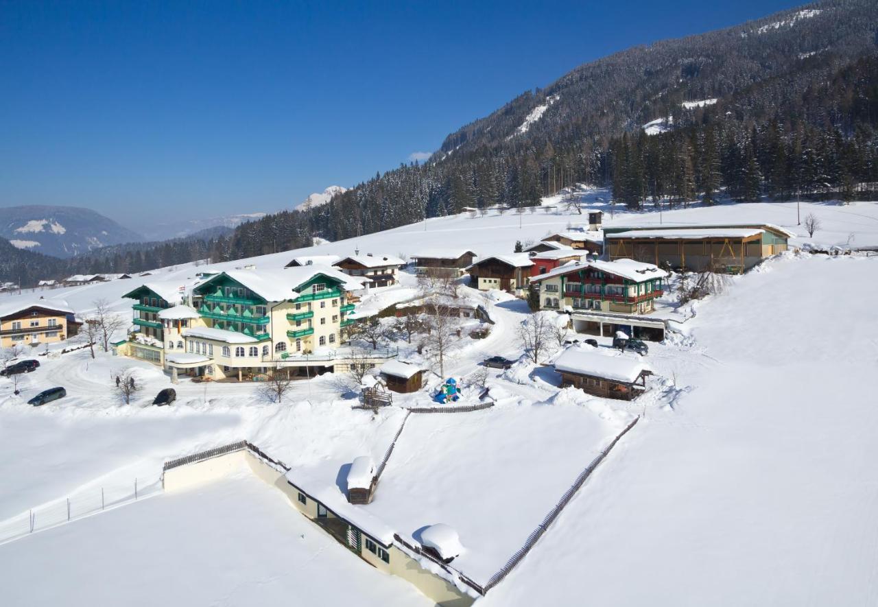 Wohlfuehlresort Und Feriengut Martinerhof Sankt Martin am Tennengebirge Bagian luar foto