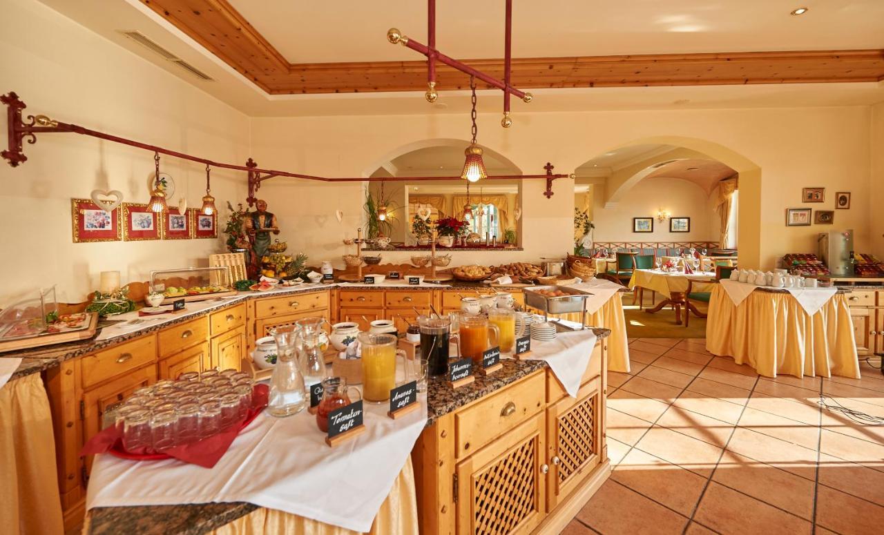 Wohlfuehlresort Und Feriengut Martinerhof Sankt Martin am Tennengebirge Bagian luar foto