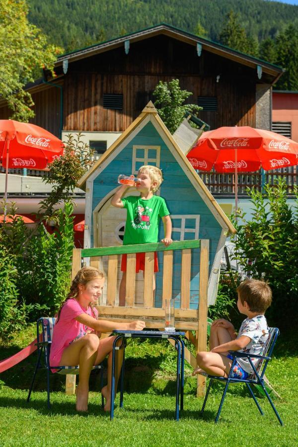 Wohlfuehlresort Und Feriengut Martinerhof Sankt Martin am Tennengebirge Bagian luar foto
