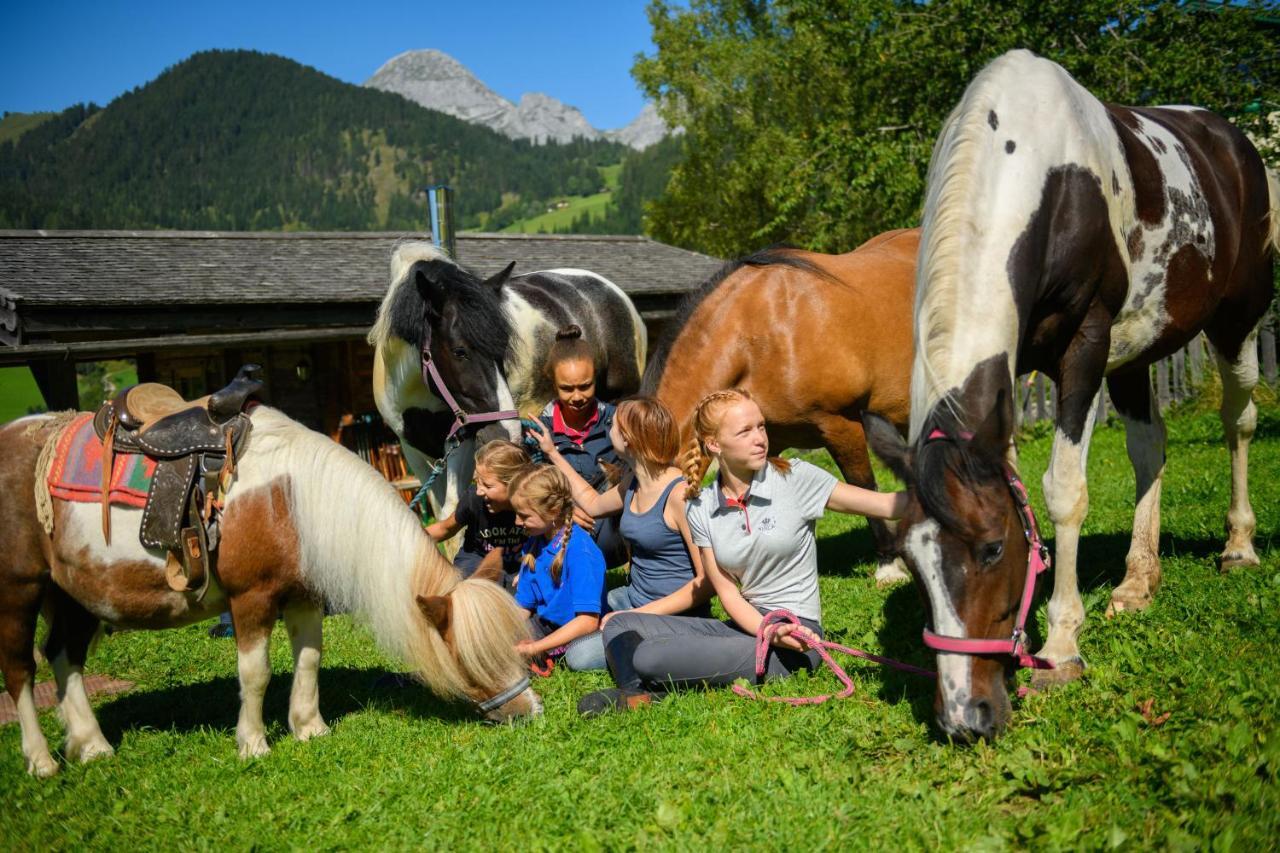 Wohlfuehlresort Und Feriengut Martinerhof Sankt Martin am Tennengebirge Bagian luar foto