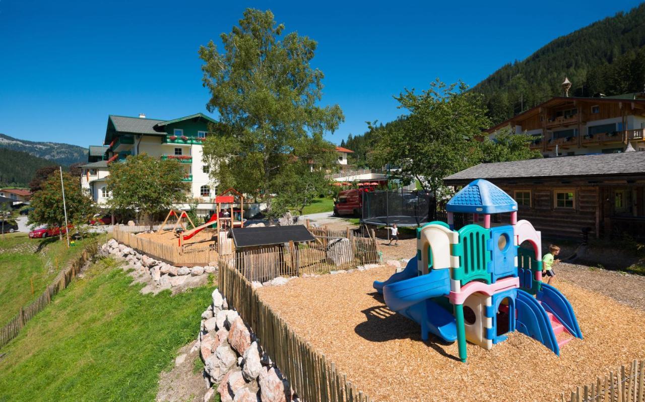 Wohlfuehlresort Und Feriengut Martinerhof Sankt Martin am Tennengebirge Bagian luar foto