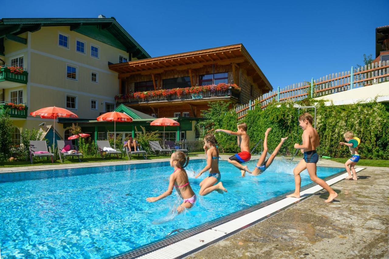 Wohlfuehlresort Und Feriengut Martinerhof Sankt Martin am Tennengebirge Bagian luar foto