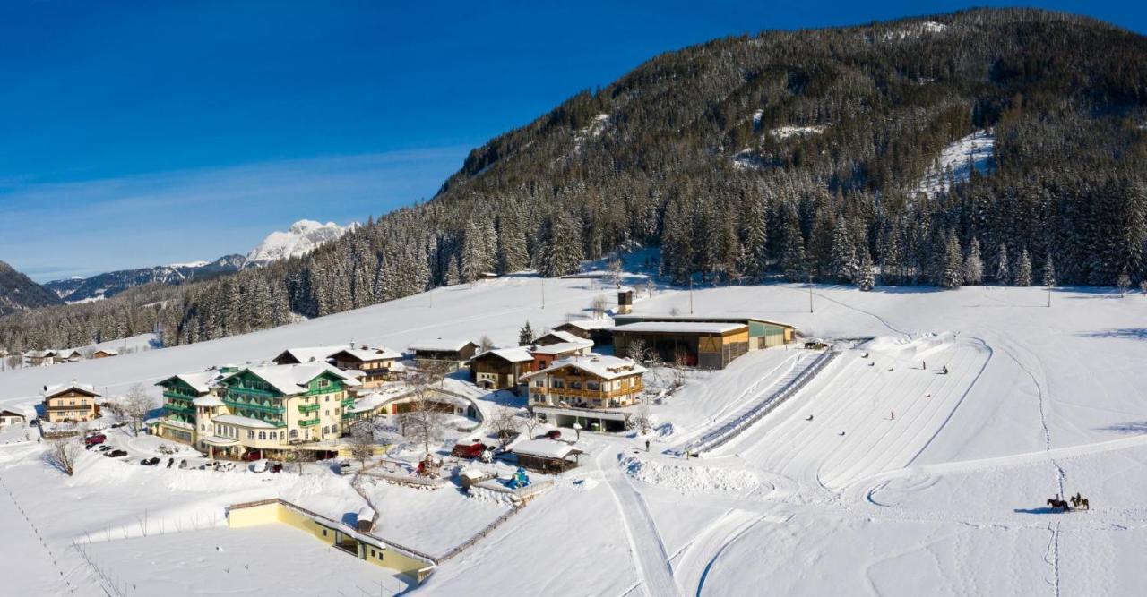 Wohlfuehlresort Und Feriengut Martinerhof Sankt Martin am Tennengebirge Bagian luar foto